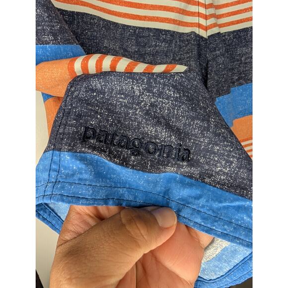 Patagonia Boys' Wavefarer Boardshorts Fitz Stripe Navy Orange - Picture 3 of 6